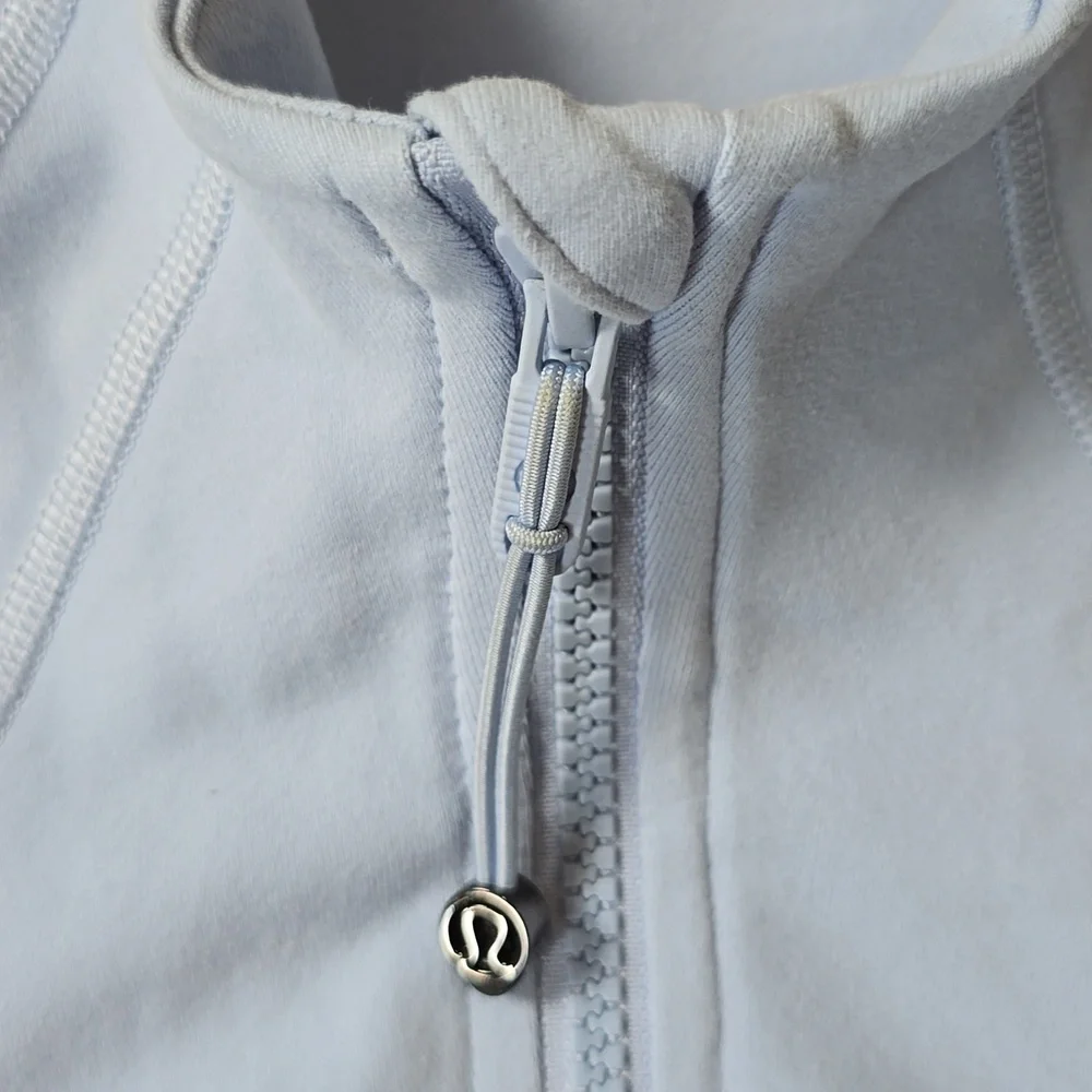 Lululemon Define Jacket. Light blue. size 6 - Picture 6 of 11